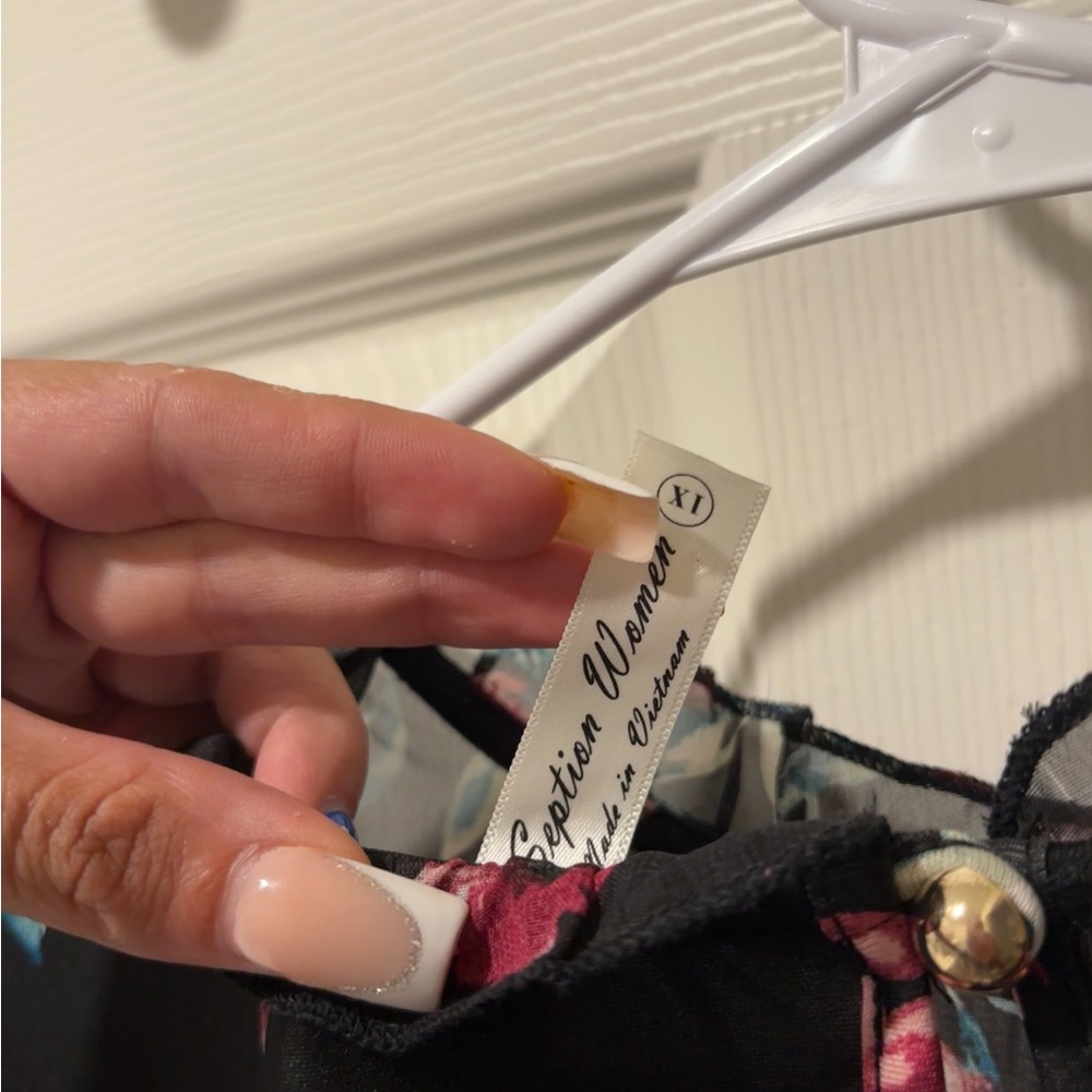 Floral Sheer Black Blouse - Picture 3 of 3